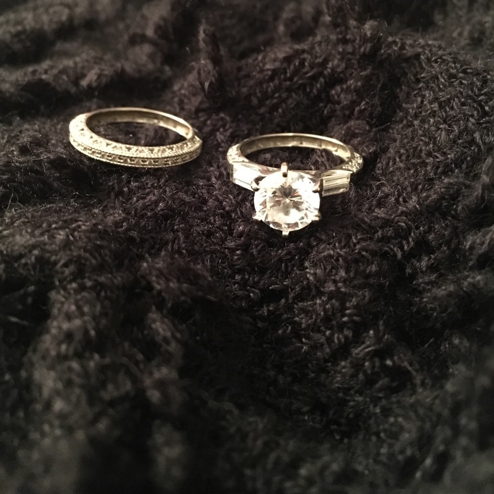 White gold cubic zirconia bridal set size 6